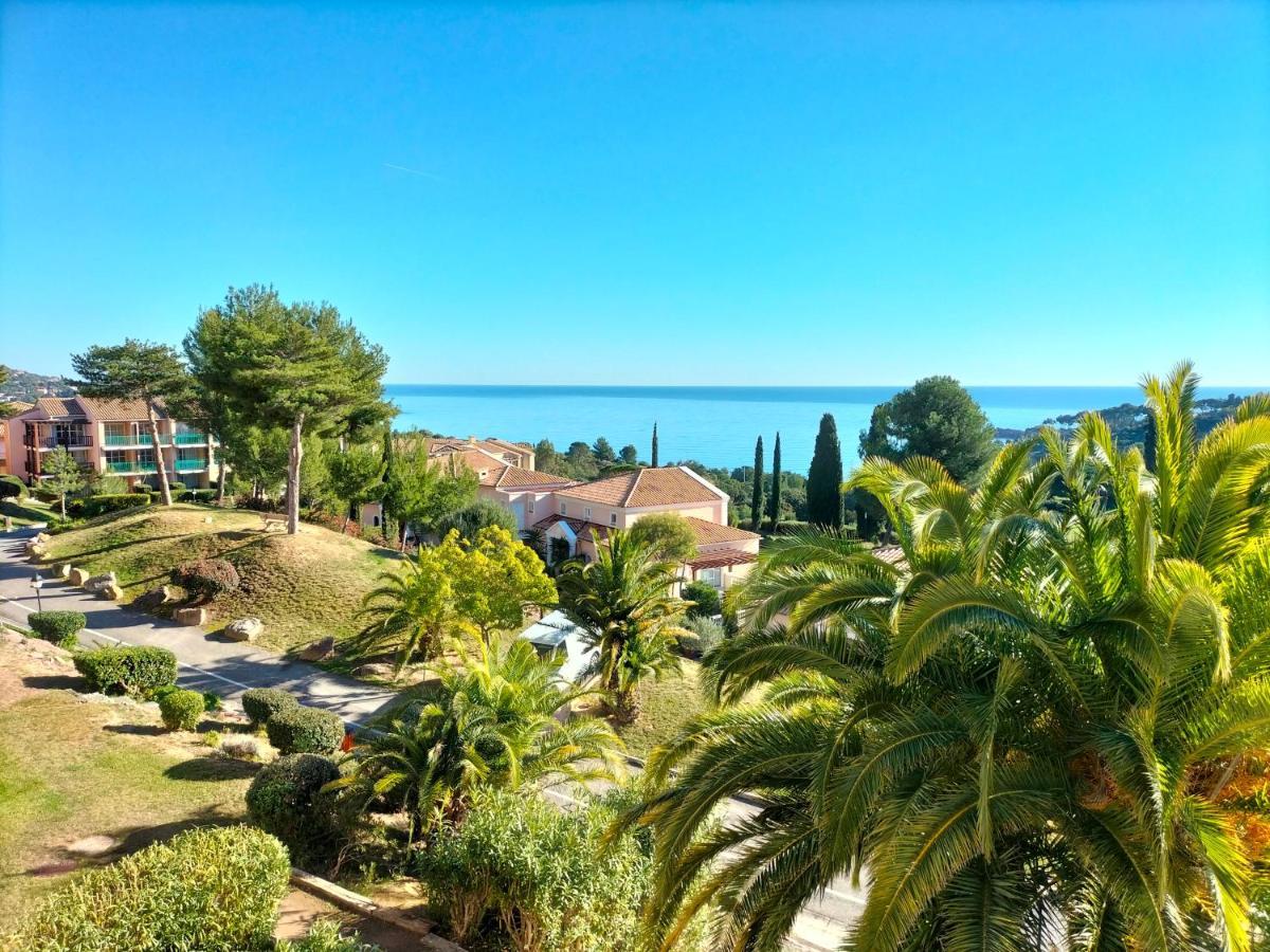 Superbe Appartement Avec Vue Mer Et Piscine Saint-Raphael  Bagian luar foto
