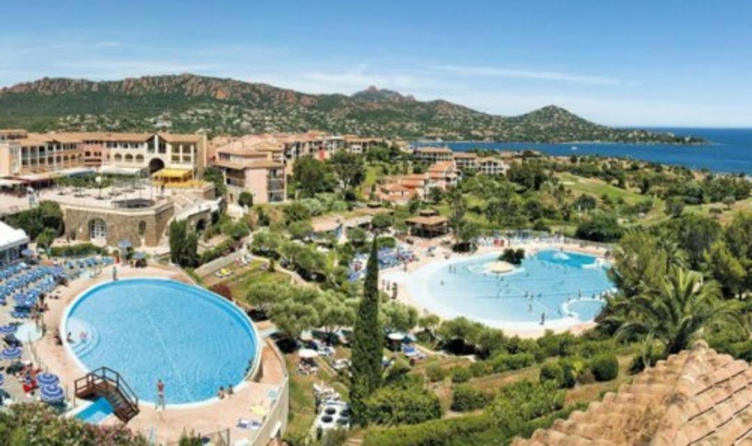 Superbe Appartement Avec Vue Mer Et Piscine Saint-Raphael  Bagian luar foto